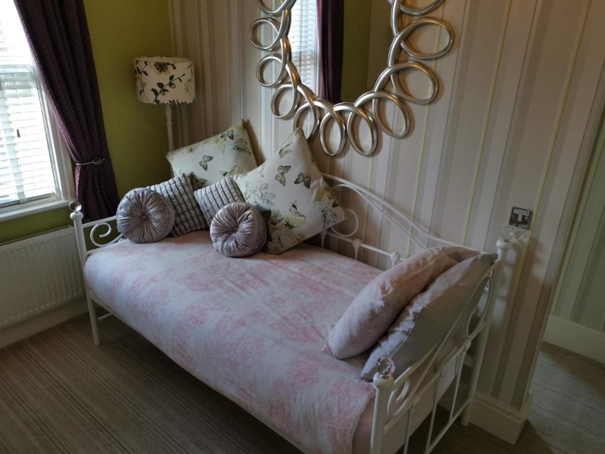 Vale House Bed & Breakfast Southport Bagian luar foto